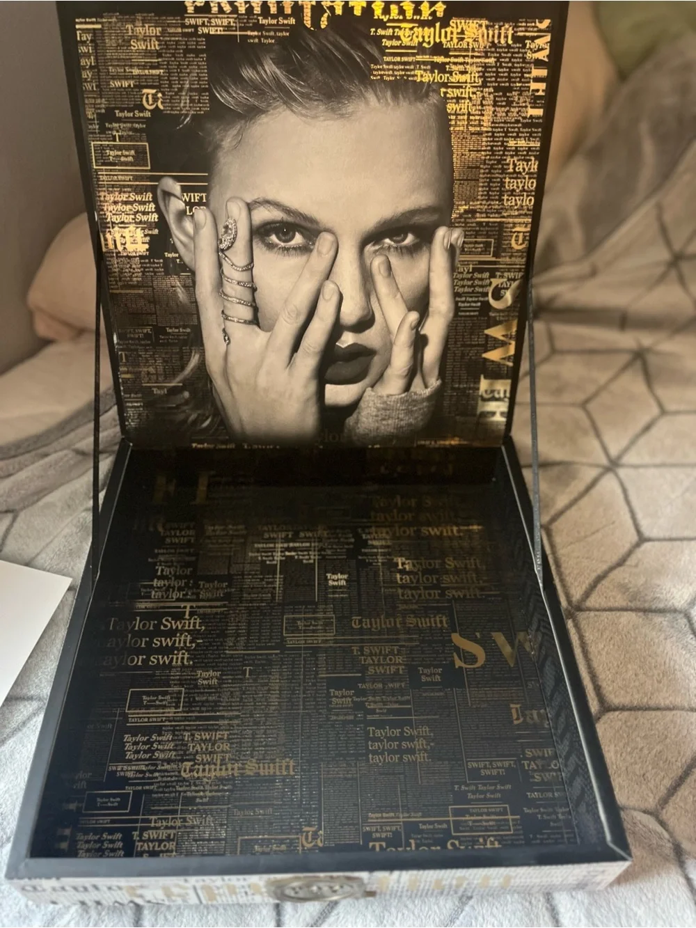 Taylor Swift Reputation VIP Box Patch CD Card Working Screen - Picture 10 of 15